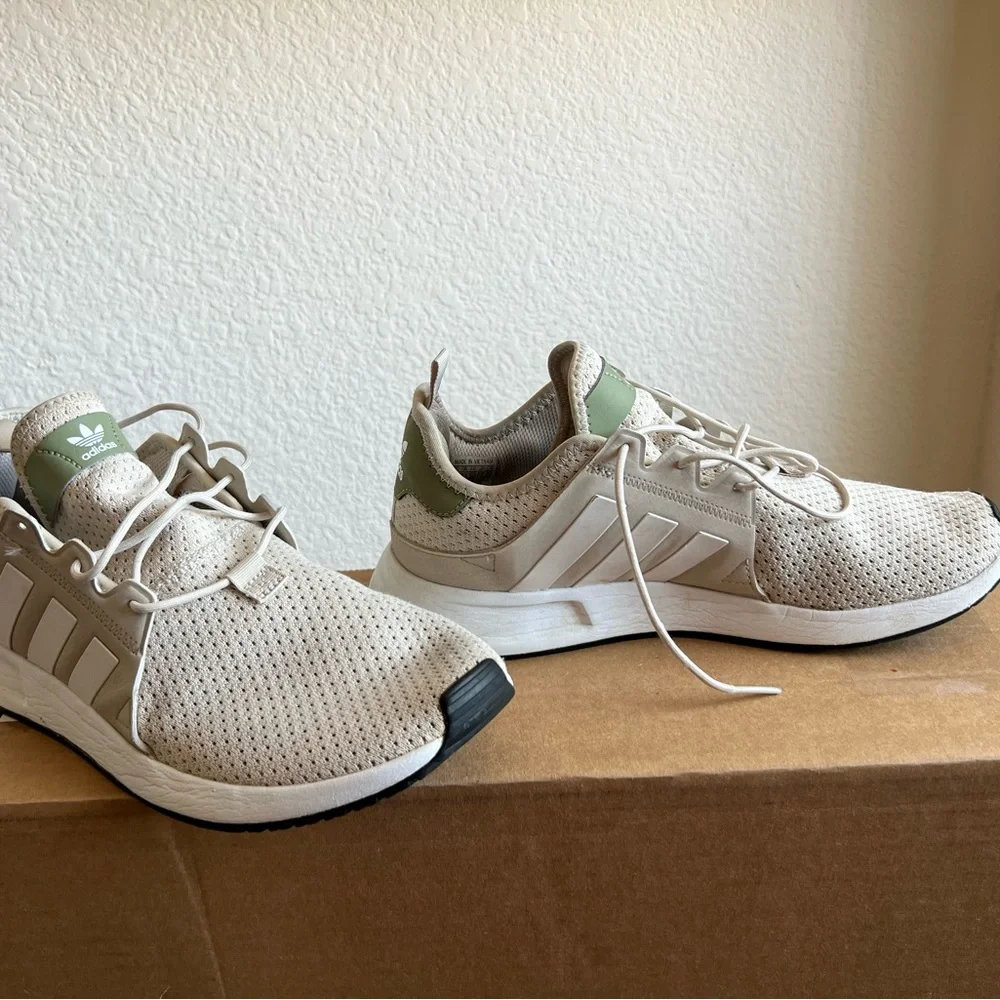 Adidas Sneakers size 9 - Picture 2 of 9